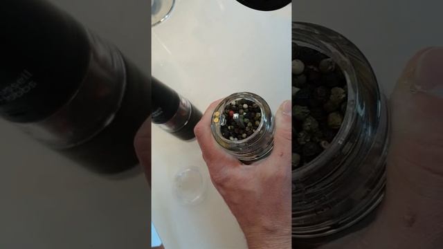 Электрическая мельница для перца и соли Russel Hobbs смотреть онлайн