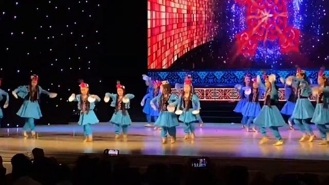 Ансамбль "Кокшетау". Уйгурский танец. Айлана смотреть онлайн