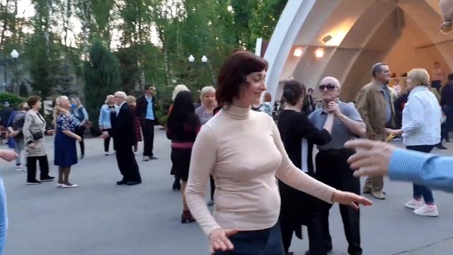 ТОПОЛИНЫЙ ПУХ!??/ТАНЦЫ В ПАРКЕ ГОРЬКОГО ХАРЬКОВ МАЙ 2021 смотреть онлайн