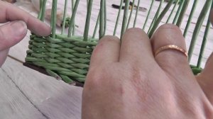 Простая веревочка с закрытием ряда. Плетение из газетных трубочек