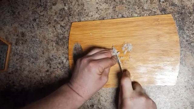 готовим паштет   салат из сардины.prepare Pate Sardine Salad