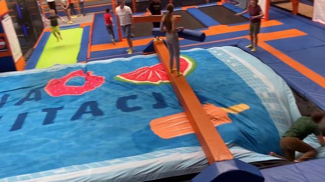 Батуты Варшава смотреть онлайн