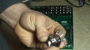 Если шуршит регулятор громкости  Или как почистить не разбирая  Мой личный опыт  ДЕЛЮСЬ !!!