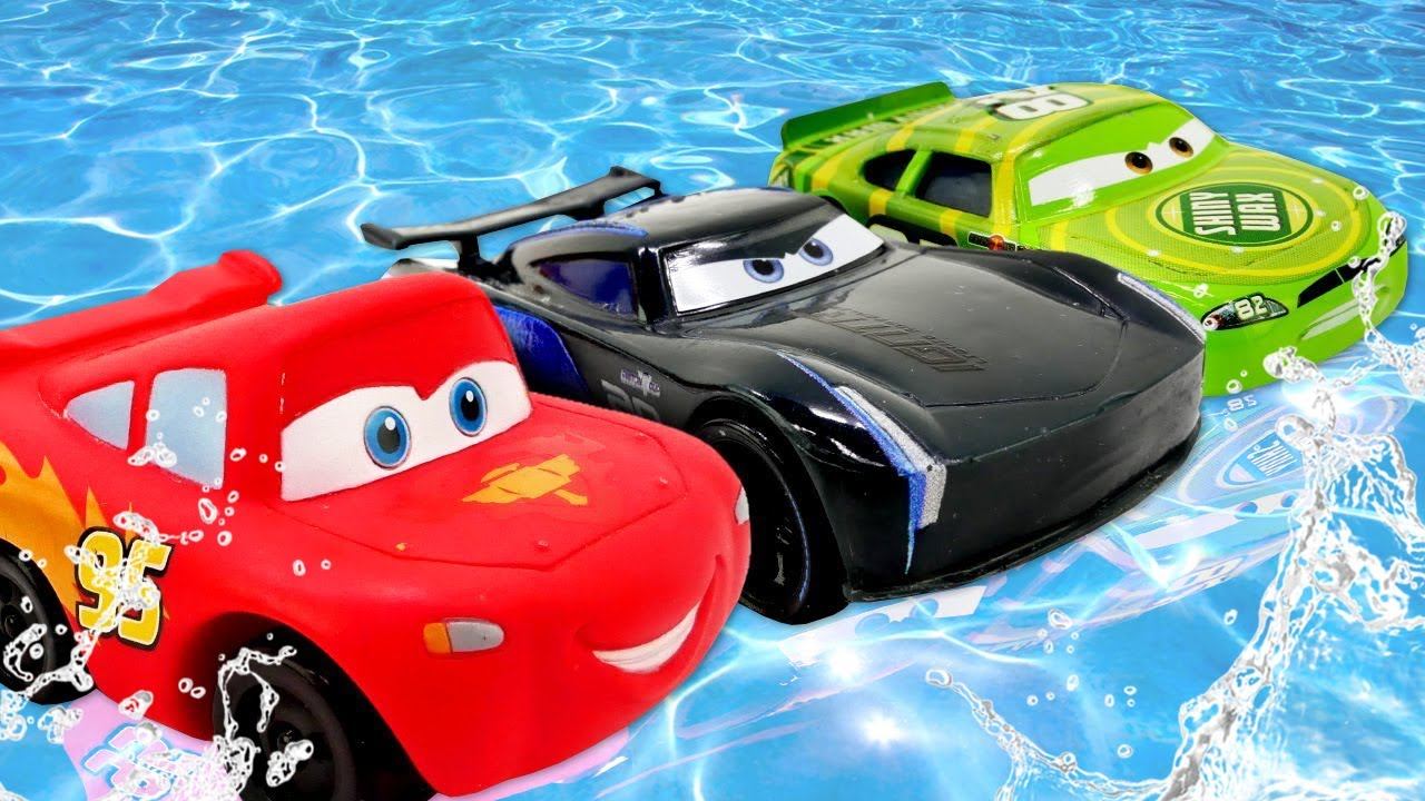 Disney Cars 3 Lightning McQueen & cars' toys! Lightning McQueen cars race смотреть онлайн