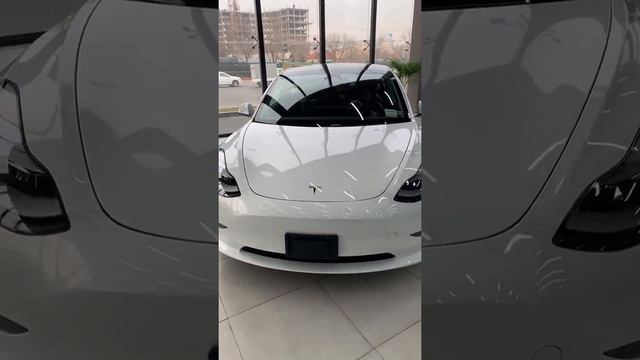 Tesla Model 3 Электромобилининг янгиланган дастур таьминоти