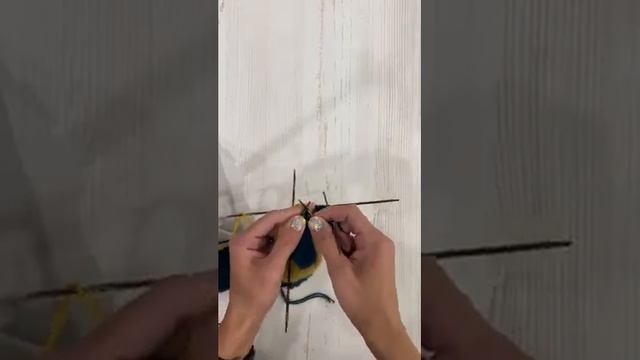 Узор крапинки спицами по кругу ∣ Как вязать жаккард с двух рук спицами для начинающих ∣ Вяжем носк смотреть онлайн