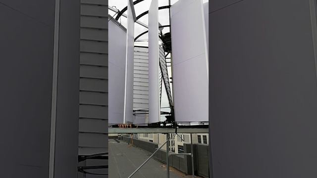 Ветрогенератор с вертикальной осью вращения, с "крылышками" смотреть онлайн