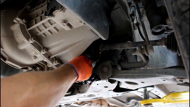 KIA Sportage 2,0 Киа Спортейдж 2012 года Замена масла в коробке передач МКПП смотреть онлайн