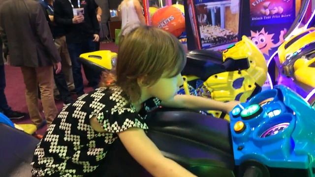 3 YEAR OLD KID RACES MOTORCYCLE ARCADE GAME SUPER BIKES 3 смотреть онлайн