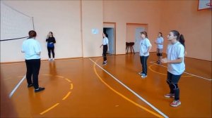 Урок физической культуры. Раздел: "Волейбол". Тема: "Прием и передача мяча сверху двумя руками"
