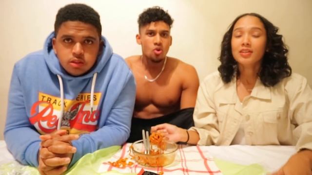 RAMEN SPICY NOODLES CHALLENGE ? *intense* смотреть онлайн
