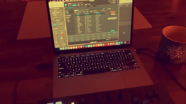 Arturia MINILAB 3 - Keep calm смотреть онлайн