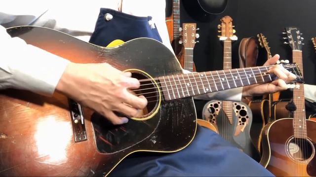 【1945年製 （昭和20年）Gibson LG-2】ギブソン ヴィンテージ 激レア！イレギュラーモデル（名古屋アコギ専門店 オットリーヤギター完全予約制） смотреть онлайн