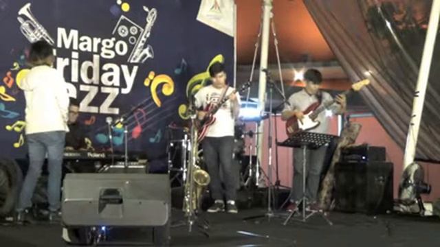 Cindy @ Margo Friday Jazz смотреть онлайн