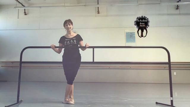 Introduction to "Pas de bourrée", a Beginning Ballet Step. смотреть онлайн