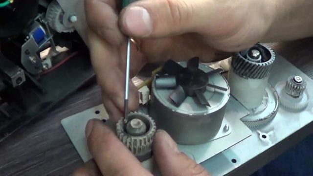 ? Треск в принтере Виновата шестерня редуктора МФУ Samsung смотреть онлайн