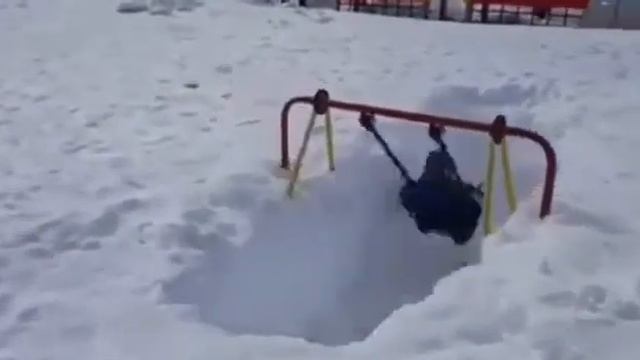 Снег по колено. Точнее, по уши! смотреть онлайн