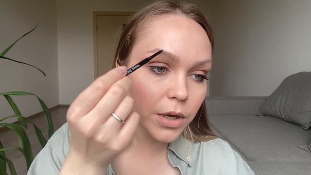 РИСУЕМ БРОВИ. МАКИЯЖ БРОВЕЙ. Карандаши для бровей Benefit Vivienne Sabo смотреть онлайн