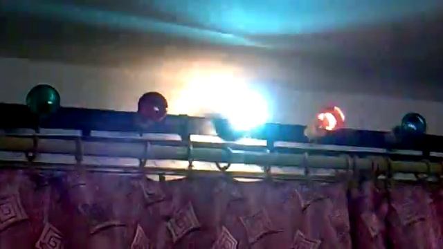 ЦВЕТОМУЗЫКАЛЬНЫЕ БЕГУЩИЕ ОГНИ НА ЛАМПАХ 220В. смотреть онлайн