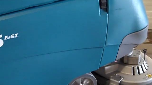 Tennant T5 Floor Scrubber with FaST смотреть онлайн