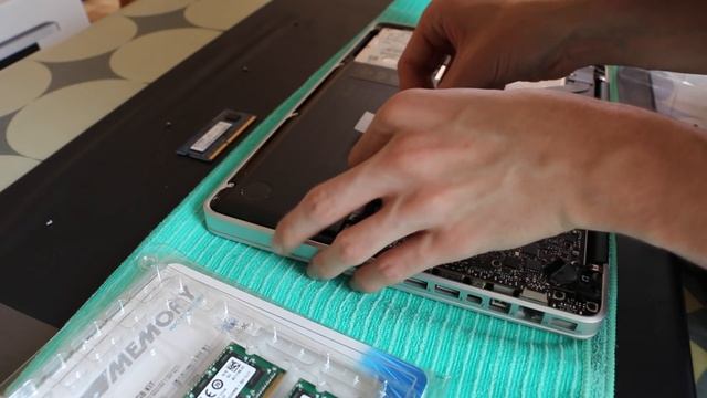 TUTO - MON MACBOOK PRO PASSE DE 4GB A 16GB DE RAM!!!