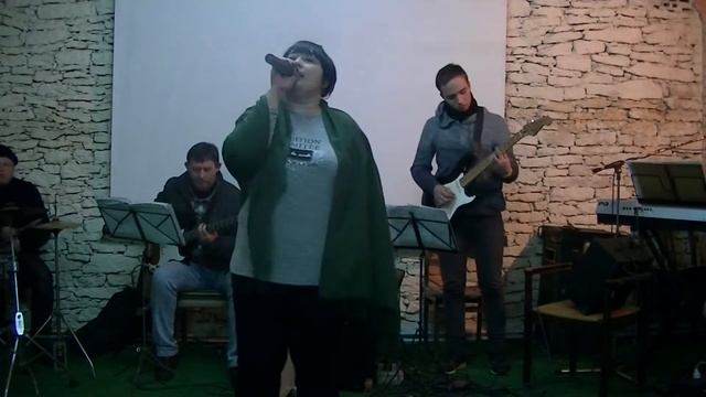 Святая кровь на землю капает с креста смотреть онлайн