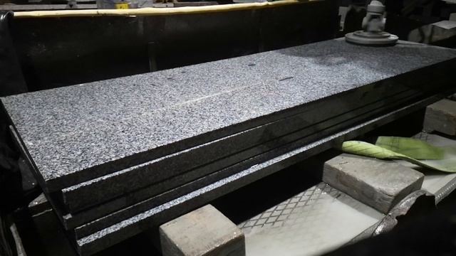 Первая накатка бафом на этом станке. Надгробка 190/60 покостовка.