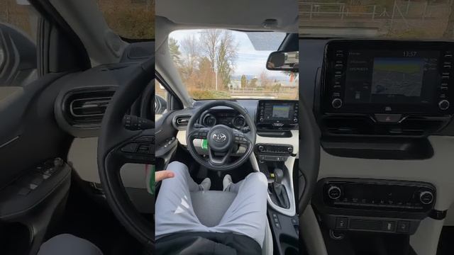 Yaris Hybrid Consumption Test on Channel смотреть онлайн