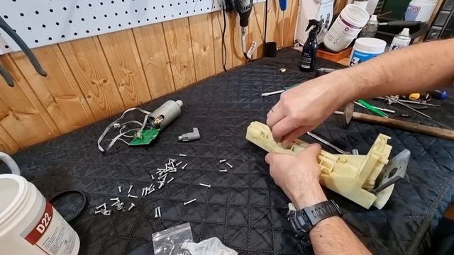 Delonghi Caffe corso Esam 2600. Заварное устройство не поднимается. смотреть онлайн