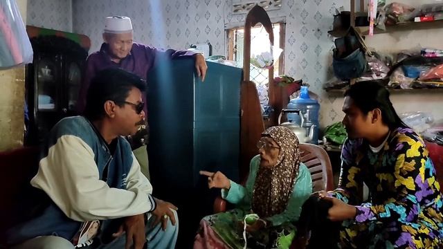 Masya Allah.. Nenek di Dusun Tuo Sumay Tebo berumur 150 tahun ini jago mengaji dan menyanyi смотреть онлайн