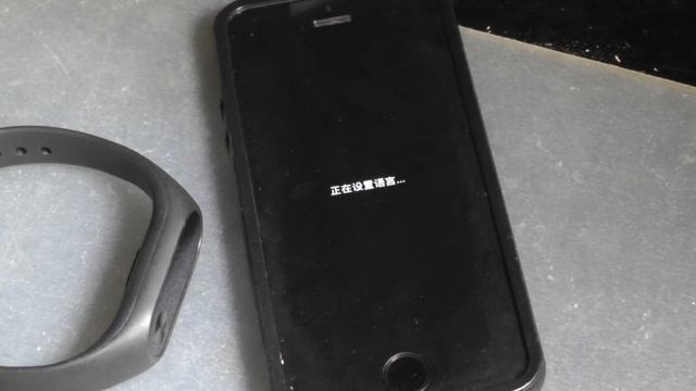 Имя звонящего на русском Xiaomi mi band 2 на Iphone iOS смотреть онлайн