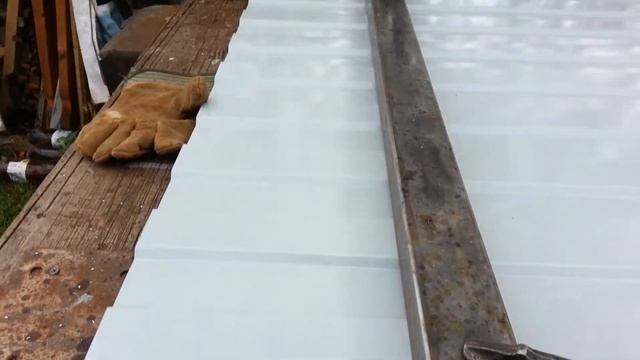 Как правильно отрезать профлист ровно. Изготовление забора с бетонными столбами часть 6. смотреть онлайн