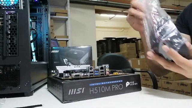 Thermaltake UX100 Budget RGB CPU Cooler Installation смотреть онлайн