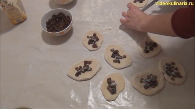 Рецепт-Булочки с изюмом от videokulinaria.ru смотреть онлайн