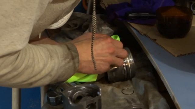 Не удобная оправка поршневых колец | Поршень+шатун | Капиталка двигателя AAZ 1.9 TD #Часть 14 смотреть онлайн