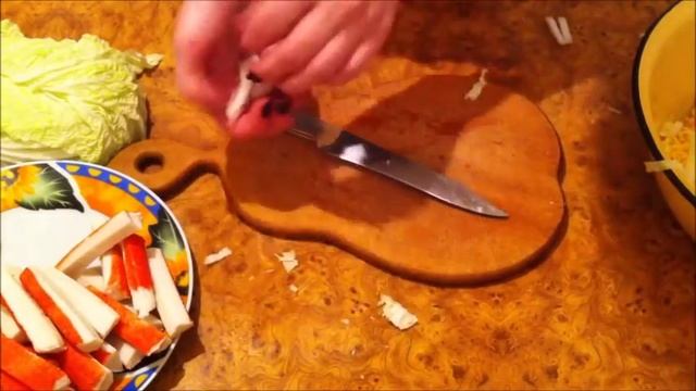Салат из пекинской капусты и крабовых палочек. Салат за 5 минут. http://leoanta.ru/ смотреть онлайн