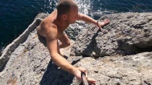 а нам все мало.. прыжки в воду с большой высоты.. прыжки в море со скал