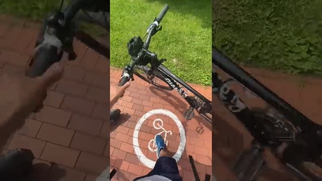 ЭЛЕКТРОСАМОКАТ & ВЕЛОСИПЕД Борьба за велодорожку на велосипеде #shorts смотреть онлайн