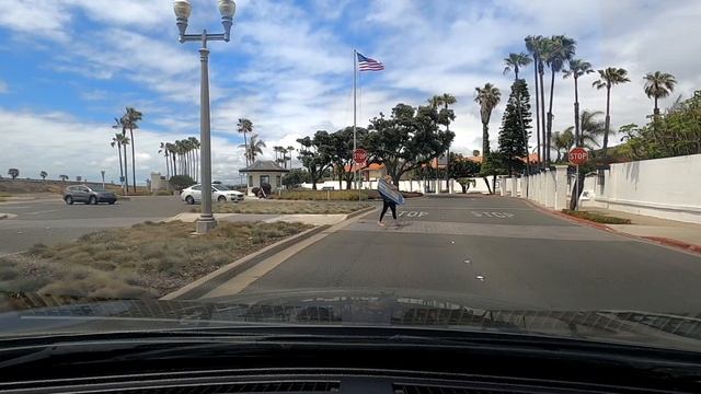 Сан Диего.Остров Коронадо-это вам ни Оклахома и даже ни Айдахо и ВАМ здесь никогда ни жить. смотреть онлайн