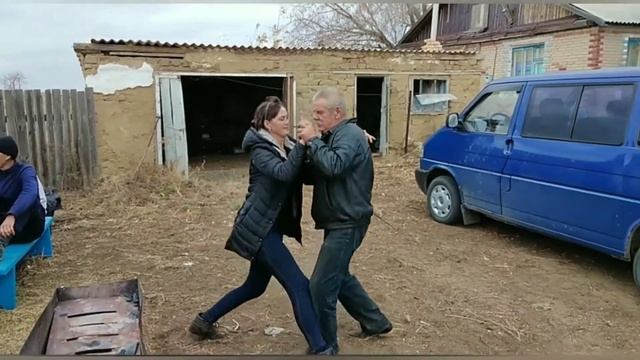 ЗАВЕРШИЛИ СЕНОКОС. ТАНЦЫ ДО УПАДУ. смотреть онлайн