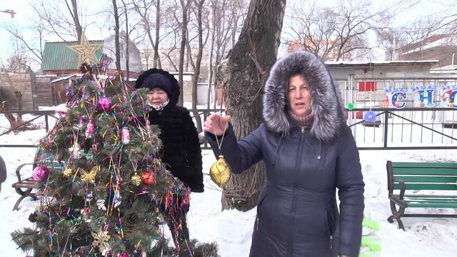 Жители благовещенского двора выиграли 50 тысяч рублей, украсив территорию к Новому году смотреть онлайн