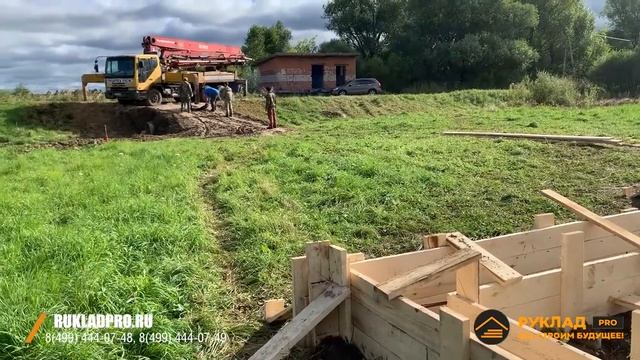 Строим дом из оцилиндрованного бревна диаметром 240 мм. Фундамент в работе. смотреть онлайн