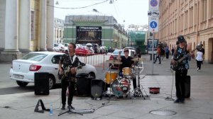 Питерские уличные музыканты- исполнители  русского  рока - Константин Колмаков( #STREET_X ) и др.