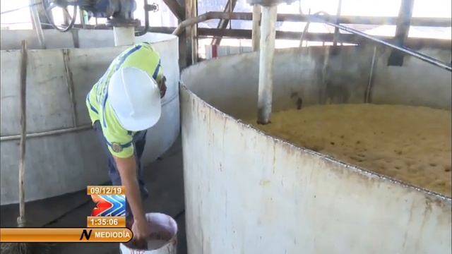 Fábrica de derivados de la caña de azúcar en Granma entre las más eficientes de Cuba смотреть онлайн