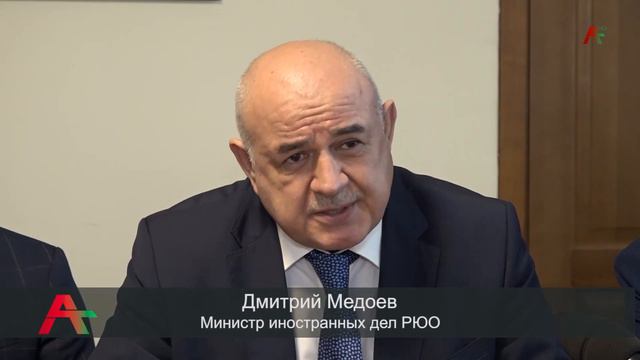Ректор АГУ Алеко Гварамия принял делегацию из Южной Осетии. смотреть онлайн