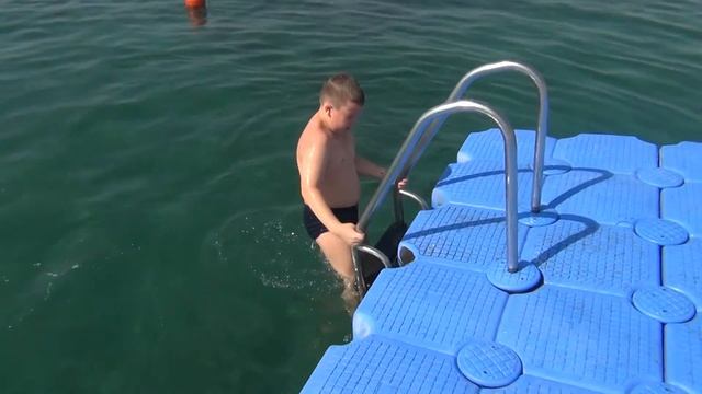 Кипр. Лимасол. Прыжки с понтона