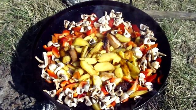 Готовим картошку в МЕГА большой сковороде смотреть онлайн