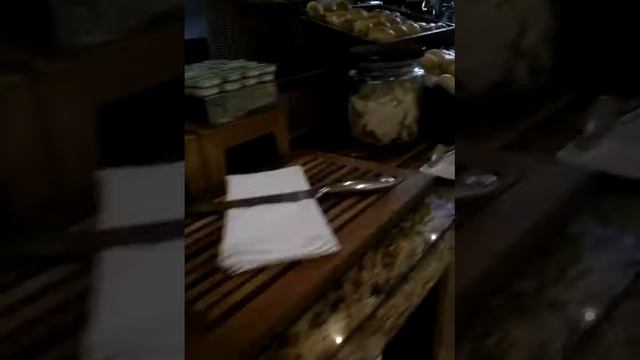 Обед в Дубайском отеле Amwaj Rotana. смотреть онлайн