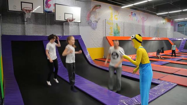 Миньоны - семейный квест в "Дивном городе". Апрель 2016 года смотреть онлайн