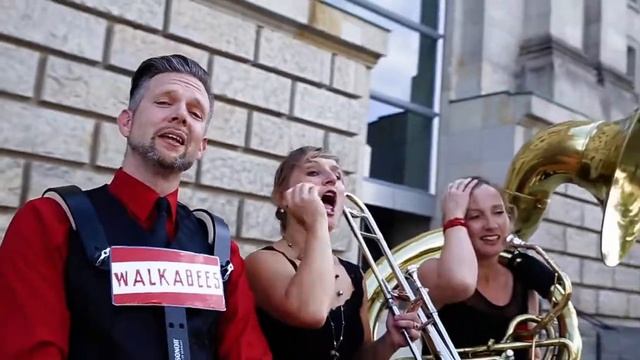 Walkabees - Groovy Walkin‘ Music aus Berlin смотреть онлайн
